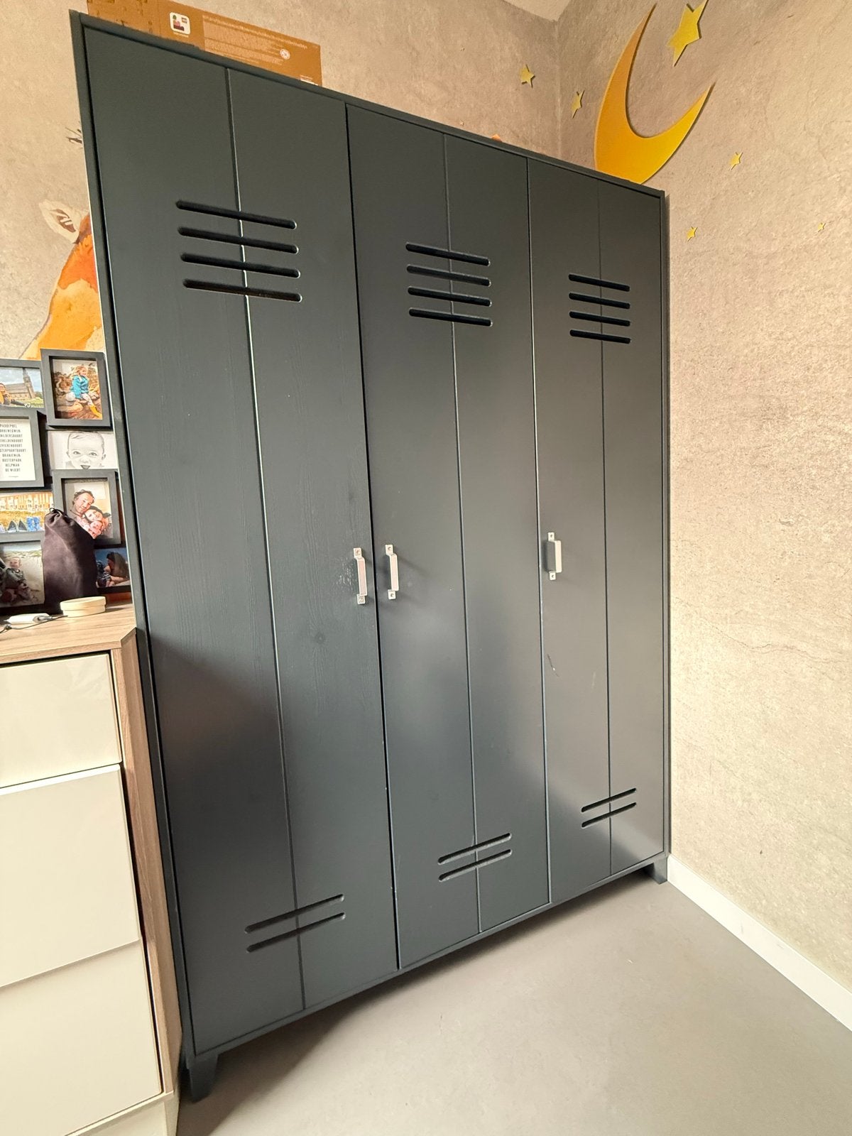 Houten kledingkast locker grijsblauw, Ophalen, Gebruikt