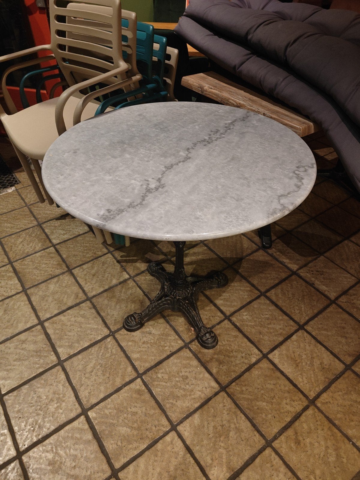 Ronde marmeren tafel met gietijzeren onderstel, Ophalen, Gebruikt, 50 tot 100 cm, Klassiek, Industrieel