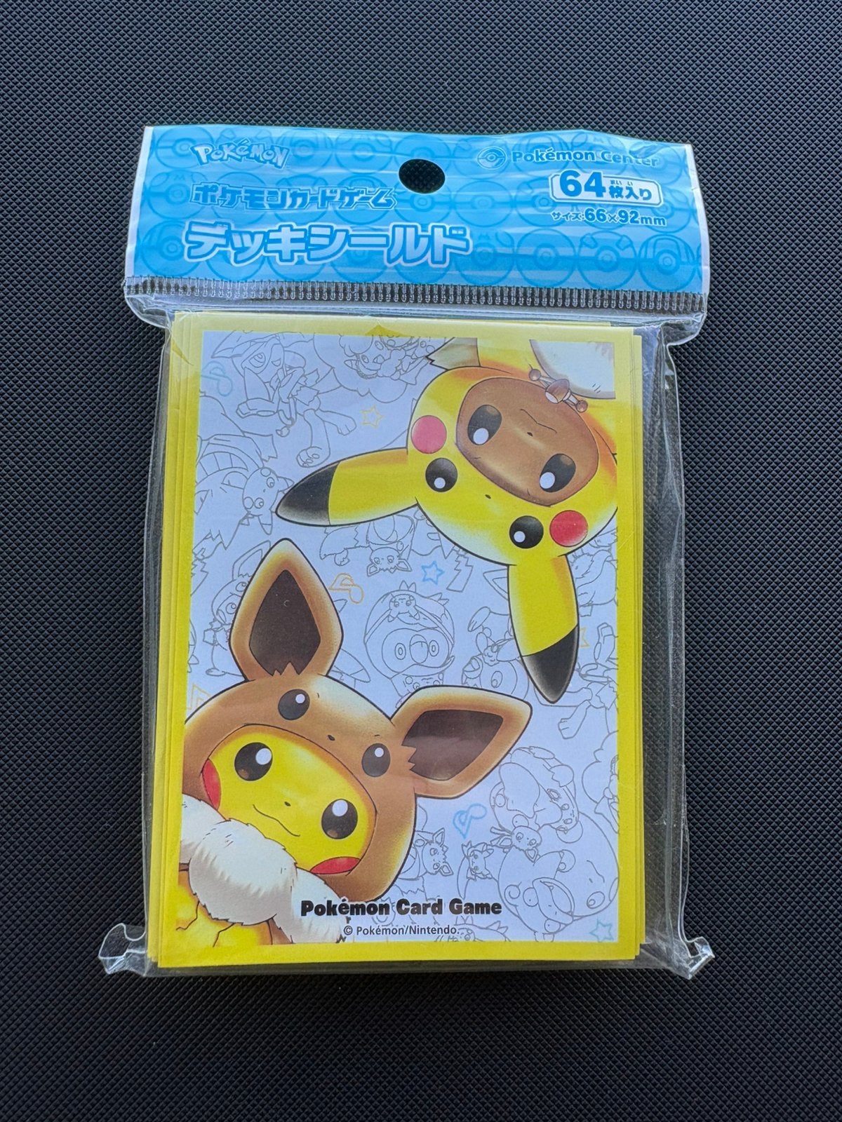 Pokemon Center Japan Pikachu & Eevee Poncho Sleeves Sealed, Ophalen of Verzenden, Nieuw, Sleeves of Kaarthoesjes