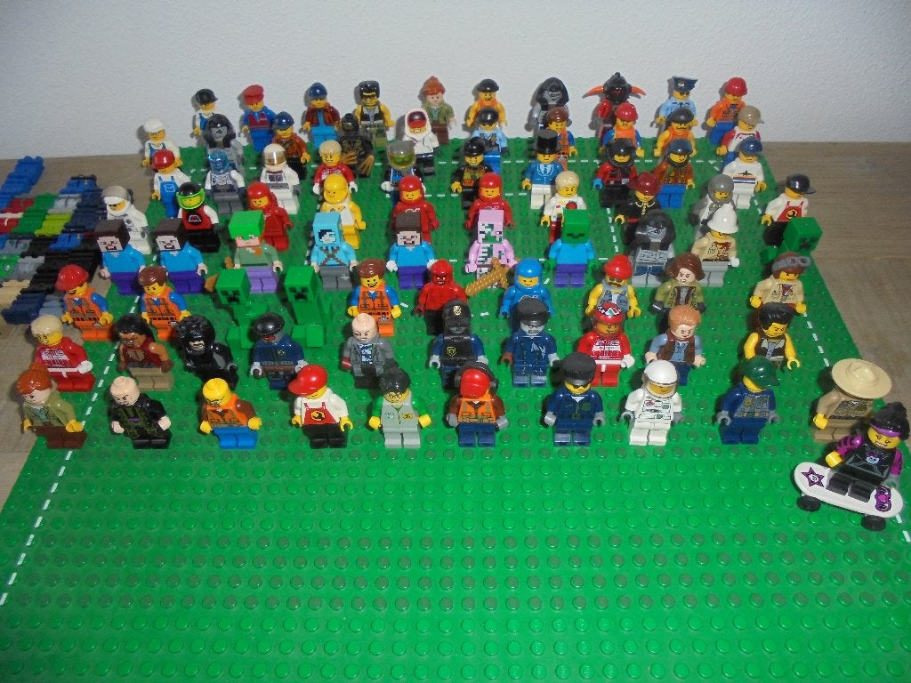 lego 81 Minifigs Poppetjes Plus Onderdelen, Ophalen of Verzenden, Zo goed als nieuw, Lego