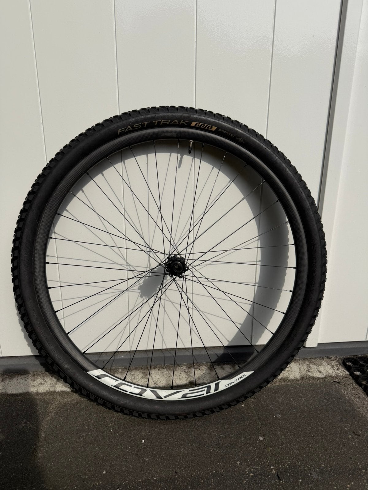 Foto 2 van Roval Control Carbon 29” MTB Achterwiel  (Non-Boost 12x142)