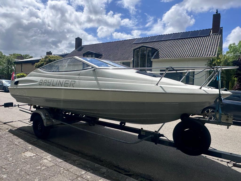 Bayliner classic cuddy 3.0LTR/LX, Watersport en Boten, Speedboten, Gebruikt, Bayliner, Benzine, 120 tot 200 pk, Binnenboordmotor