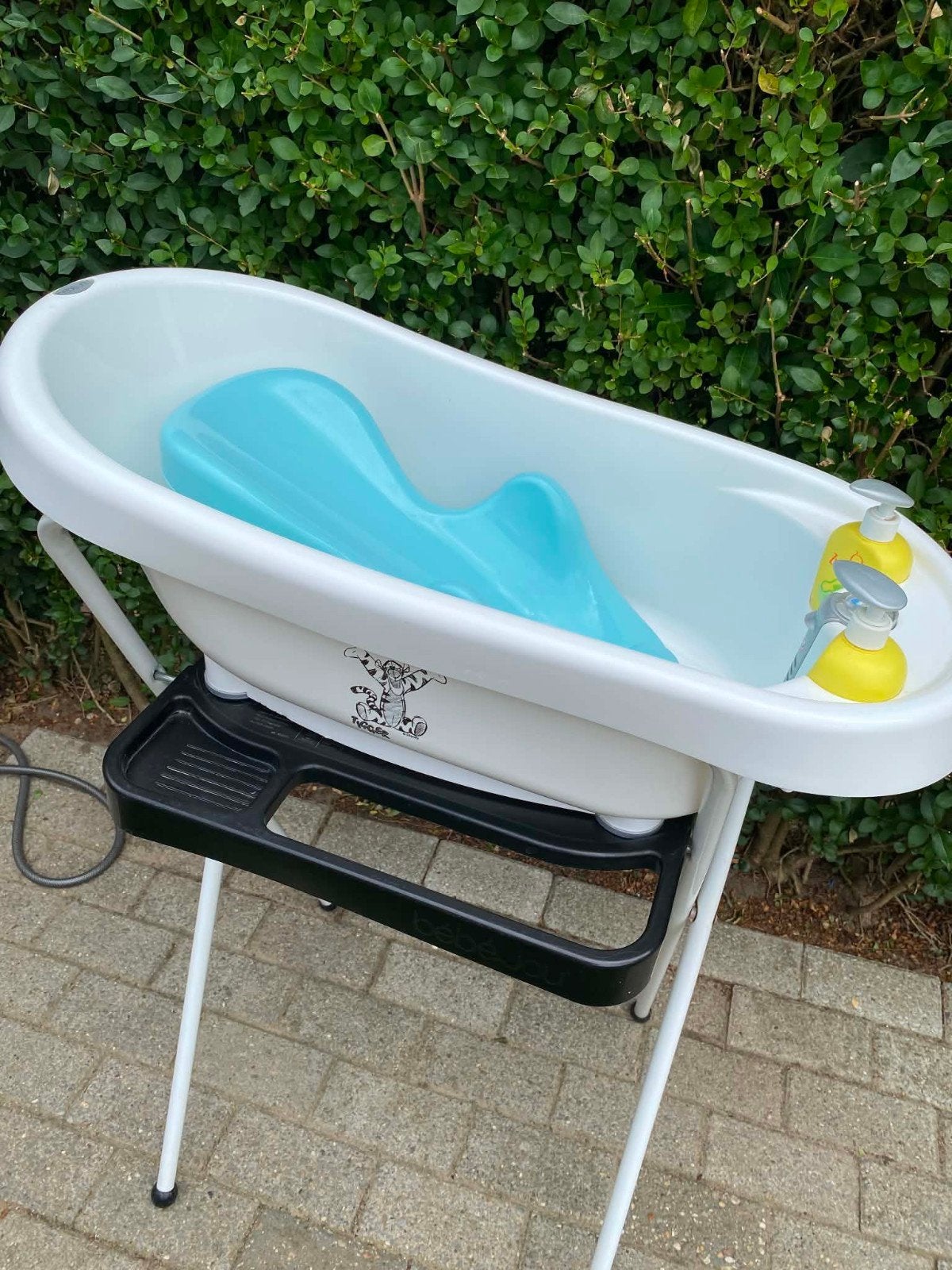 Badkuip op een onderstel en een aankleedtafel met een extra, Kinderen en Baby's, Kinderkamer | Commodes en Kasten, Ophalen of Verzenden