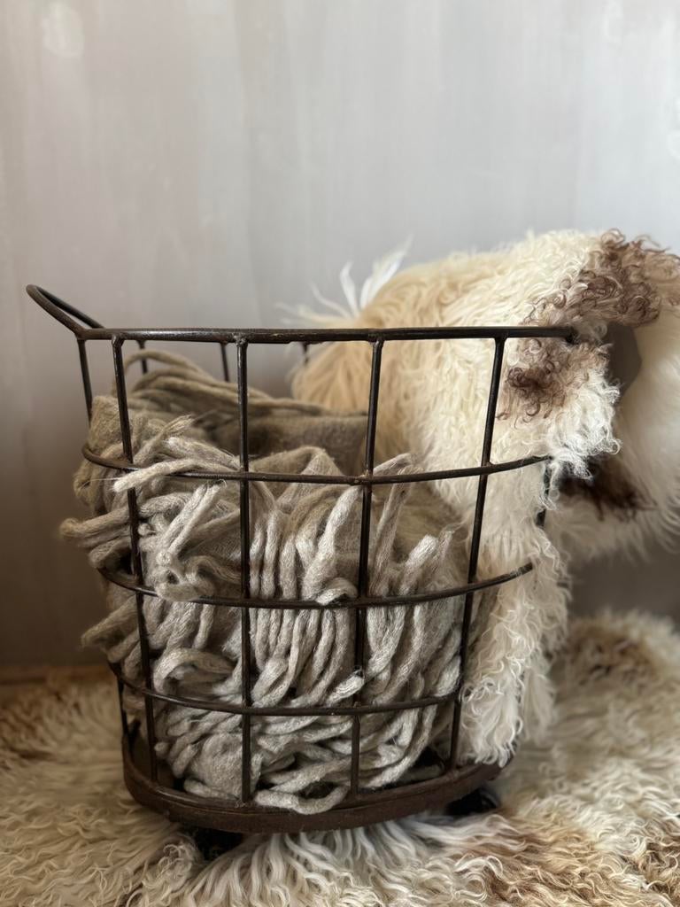 Metalen mand op wielen wasmand, Ophalen