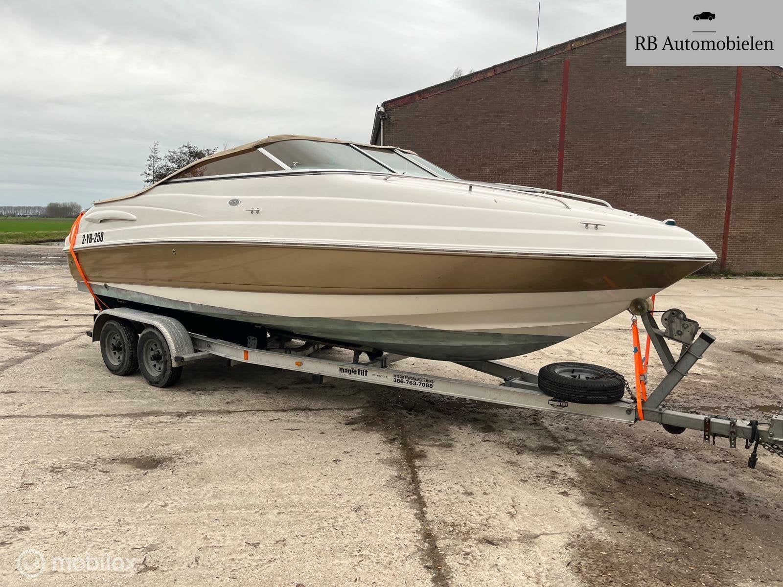 Chaparral 215Ssi 5,7 V8 merCruiser, Gebruikt, Polyester, Benzine, 200 pk of meer