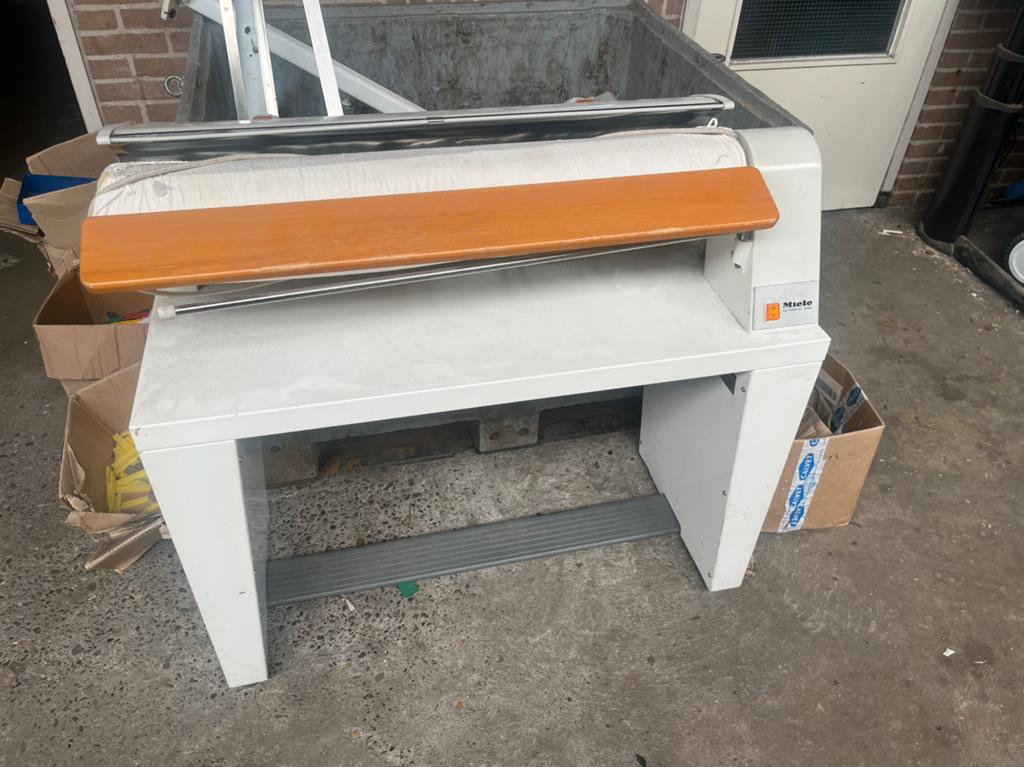 Miele Strijkmachine Automatic B855 - Professionele Mangler, Witgoed en Apparatuur, Strijkijzers en Strijkplanken, Ophalen of Verzenden