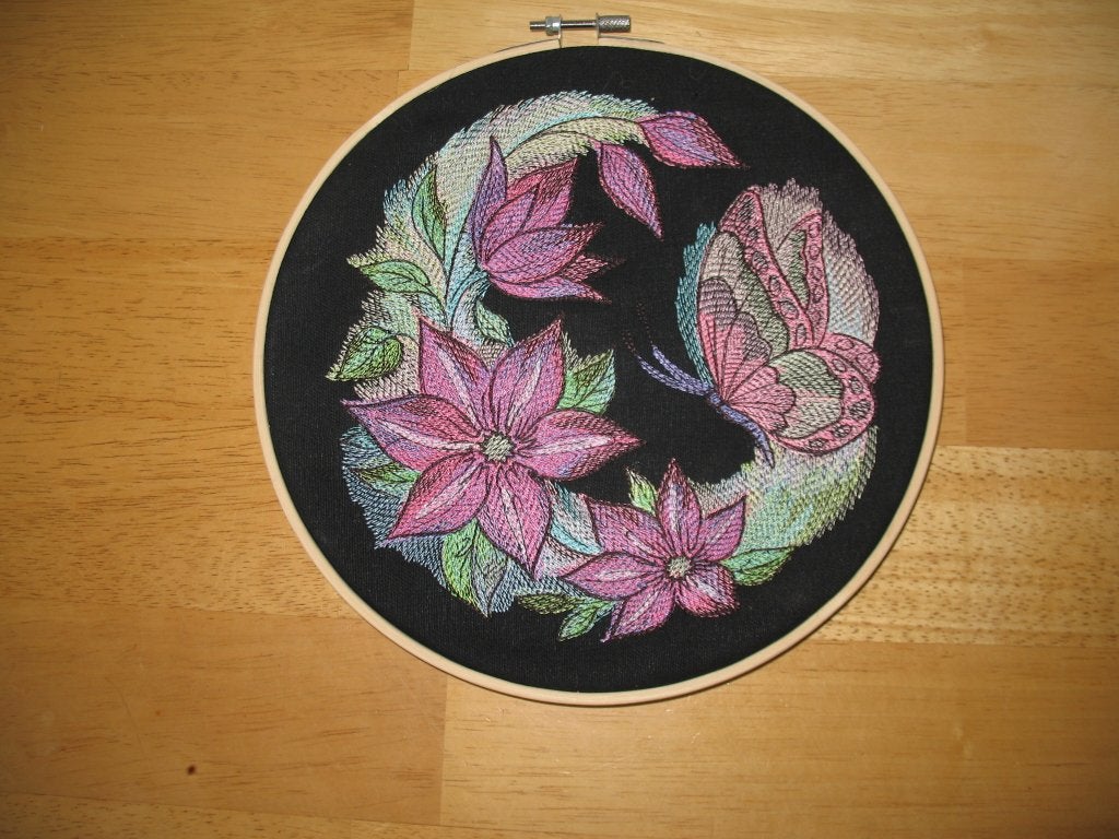 Geborduurd in Paars/Roze Tinten Bloemen +Vlinder, Ophalen of Verzenden, Zo goed als nieuw, Handborduren, Overige typen