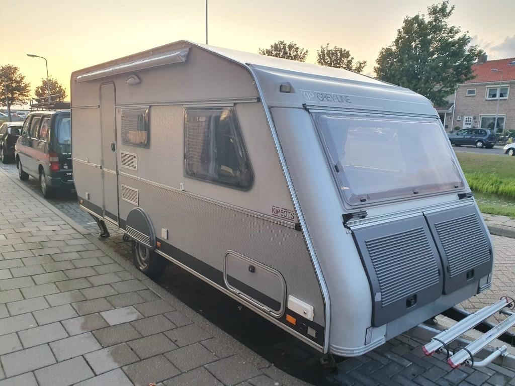 KIP KG50 caravan | Airco | Stapelbed | Gezinsklaar, Caravans en Kamperen, Caravans, Rondzit, Kip, Queensbed, Particulier
