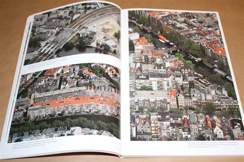Amsterdam onbewolkt. Deel 3., Boeken, Ophalen of Verzenden, Zo goed als nieuw