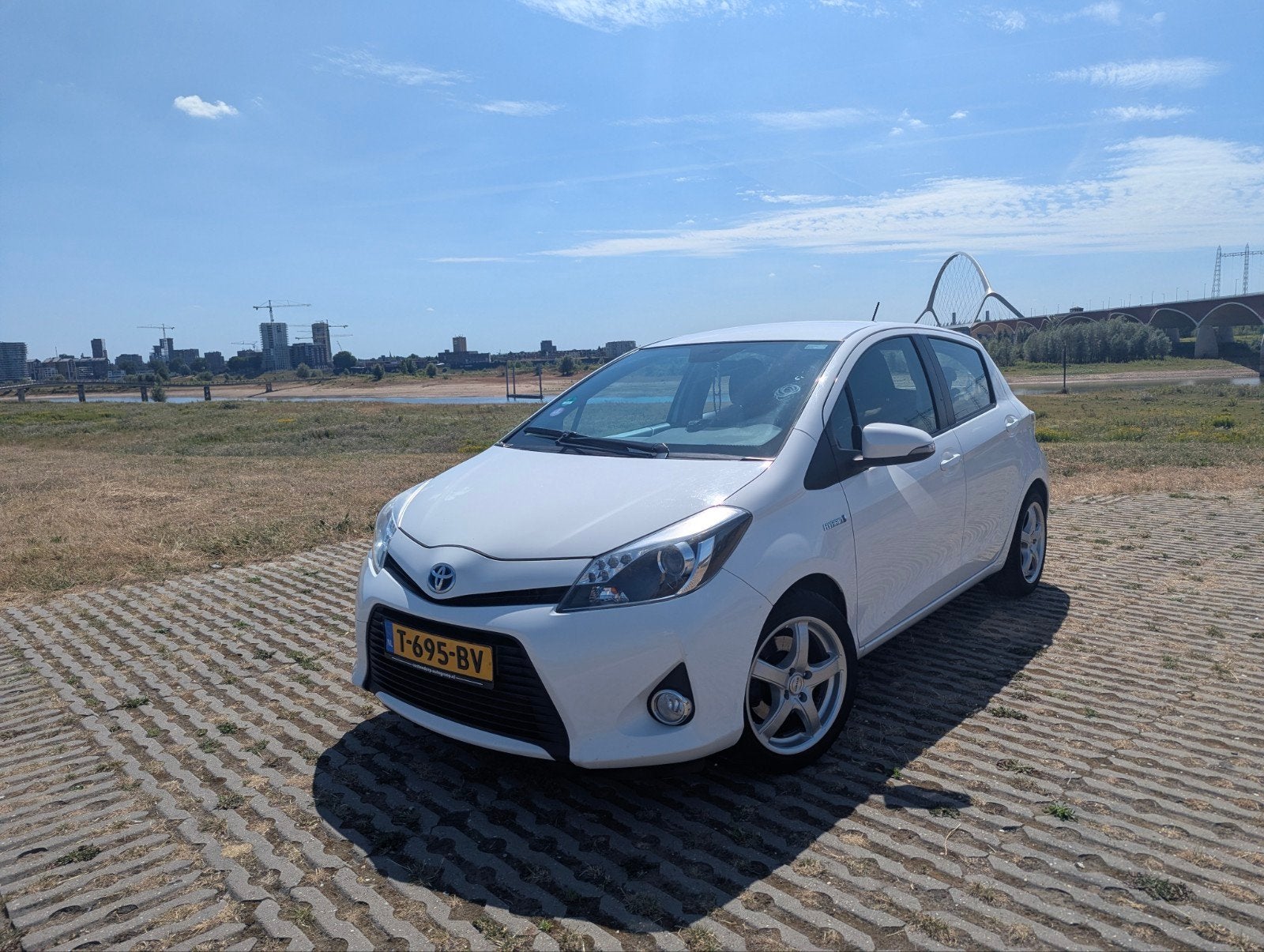 Toyota Yaris 1.5 Full Hybrid/ AUTOMAAT/CRUISE/CLIMA/2013, Auto's, 74 pk, Zwart, 4 cilinders, Cruise Control
