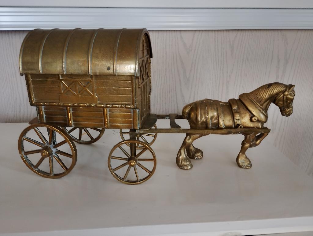 koperen paard met huifkar, Ophalen
