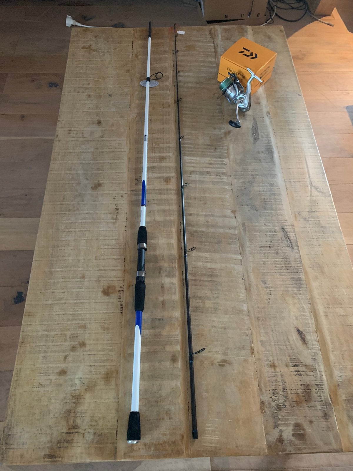 Nieuwe Mitchell zeebaarshengel + Daiwa molen + lijn, 2.40m, Ophalen of Verzenden, Nieuw, Complete set