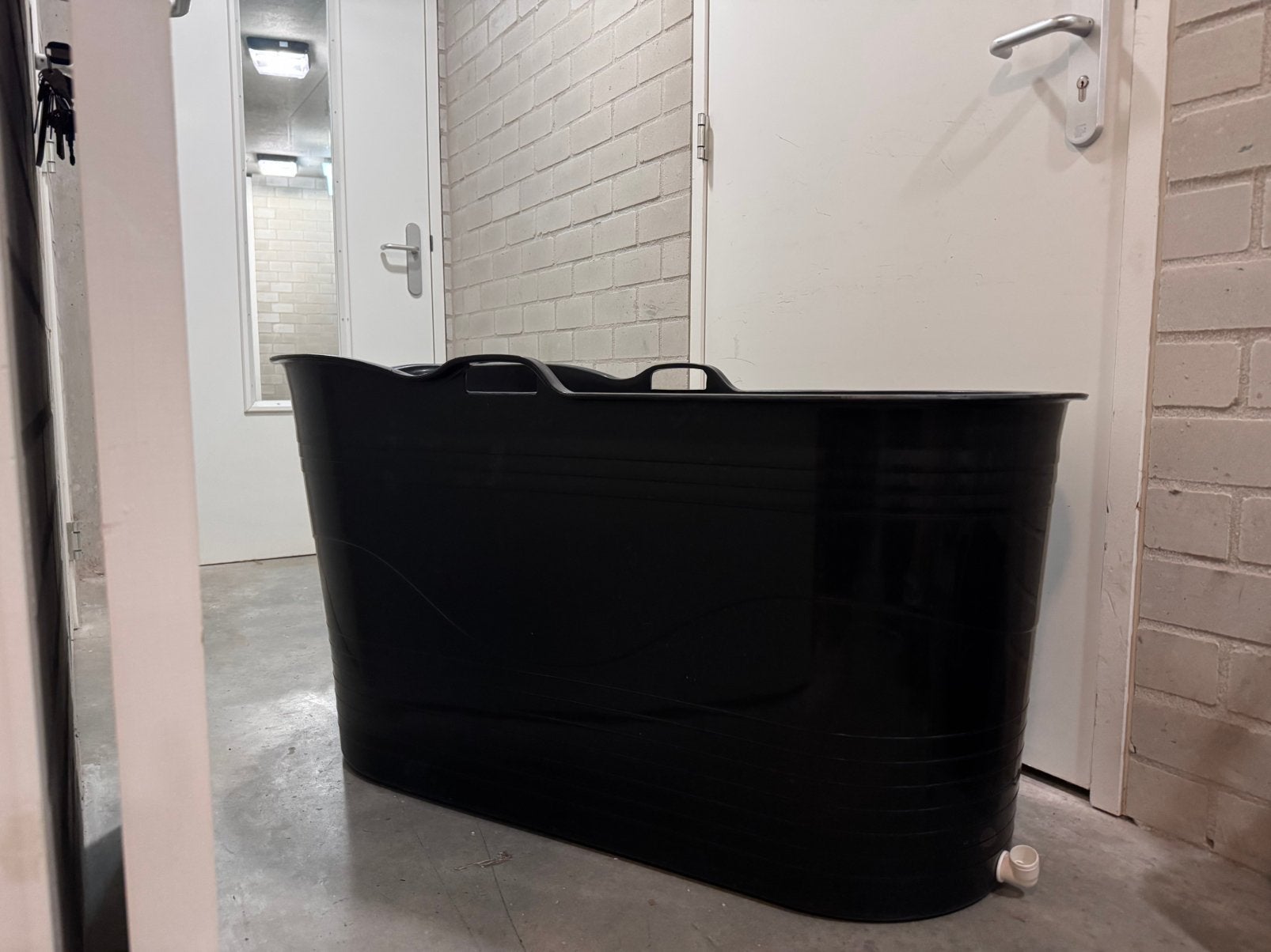 Bath bucket zwart, Ophalen, Gebruikt