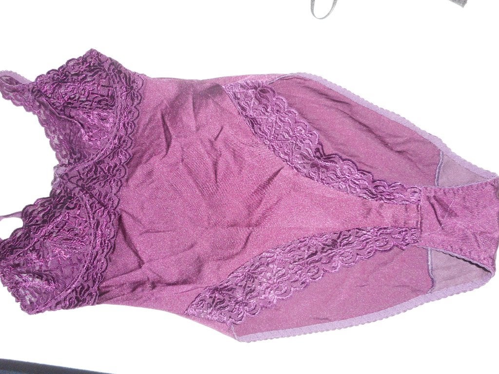 Nieuwe Body maat 75 C. RUILEN VOOR EEN PAK GEMALEN KOFFIE, Kleding | Dames, Verzenden, Paars, Body of Korset
