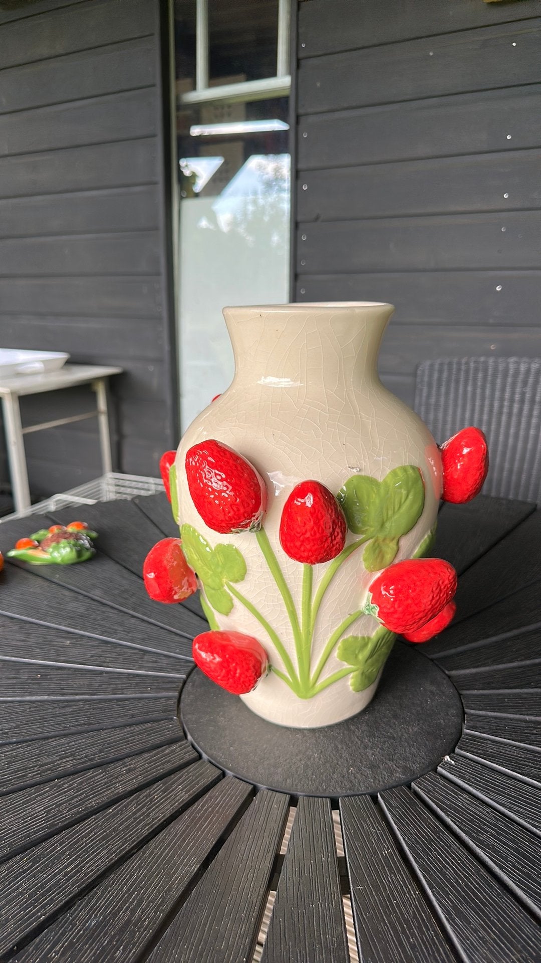 Aardbeienvaas keramiek, Huis en Inrichting, Woonaccessoires | Vazen, Ophalen of Verzenden, Zo goed als nieuw