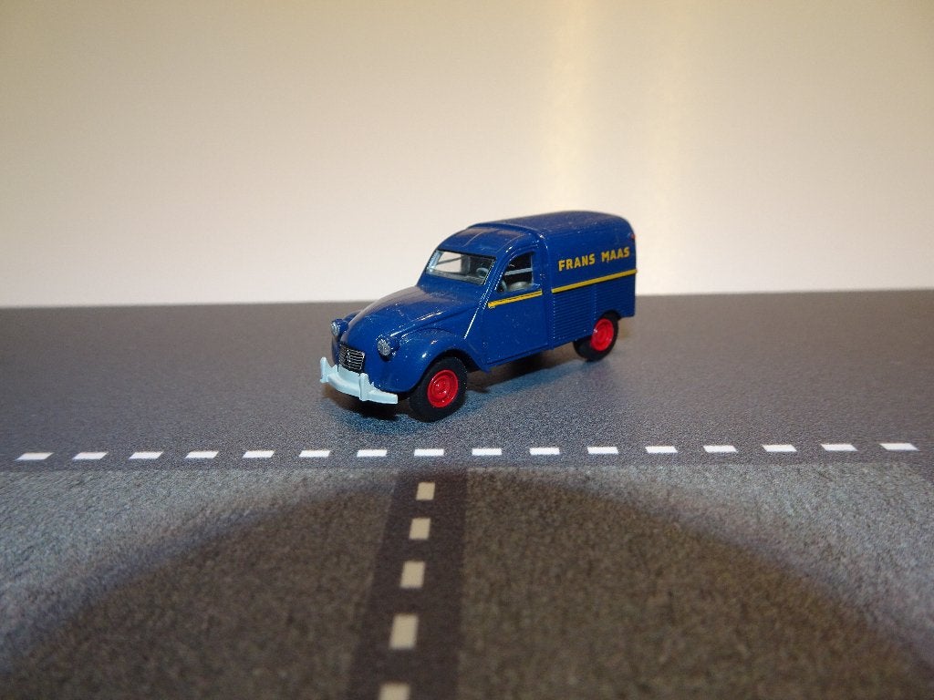 825 brekina 2cv eendje frans maas venlo 1:87 truck trein, Ophalen of Verzenden, Zo goed als nieuw, Auto, Brekina