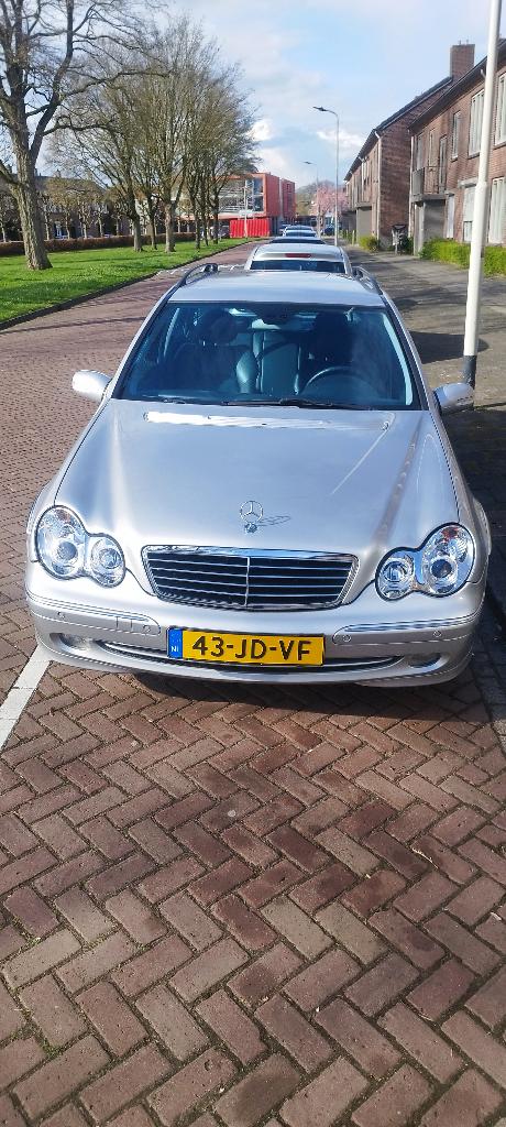 Mercedes-Benz C-Klasse 2.0 C200 Kompr Combi AUT 2002 Grijs, Auto's, Mercedes-Benz, 1998 cc, Zwart, 4 cilinders, Leder en Stof
