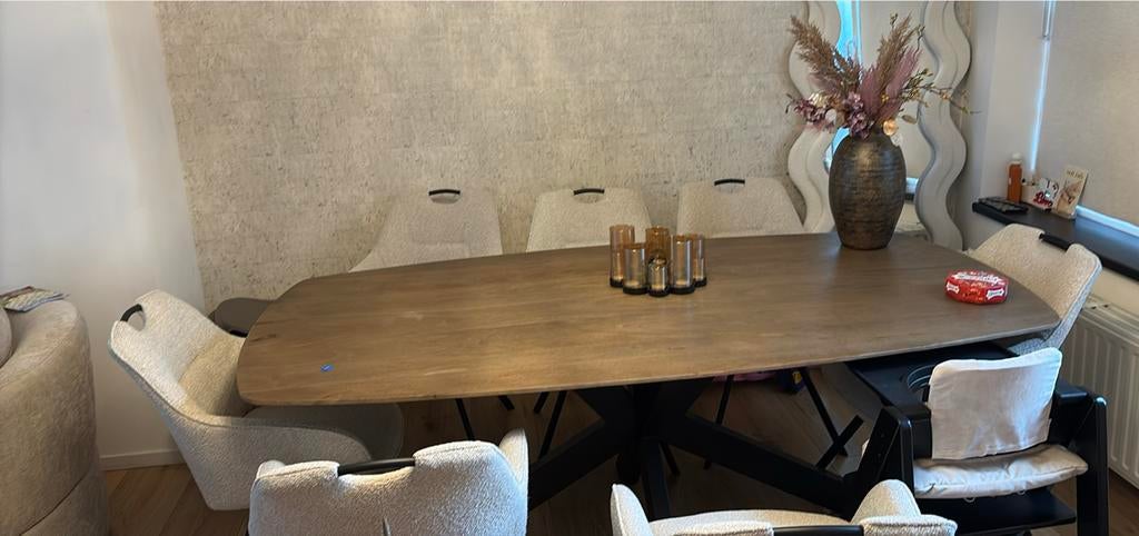 Mango houten eettafel met 8 witte teddy stoelen, Huis en Inrichting, Stoelen, Ophalen, Zo goed als nieuw, Stof, Vijf, Zes of meer stoelen