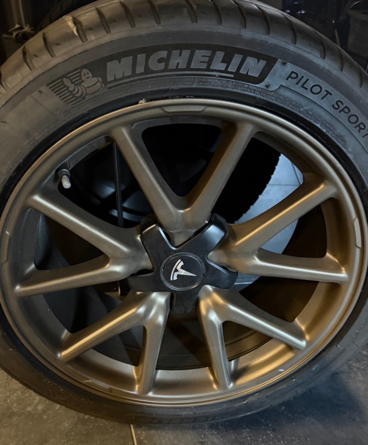Originele 18 inch Tesla Model 3 velgen met banden, Ophalen, 18 inch, Gebruikt, Banden en Velgen