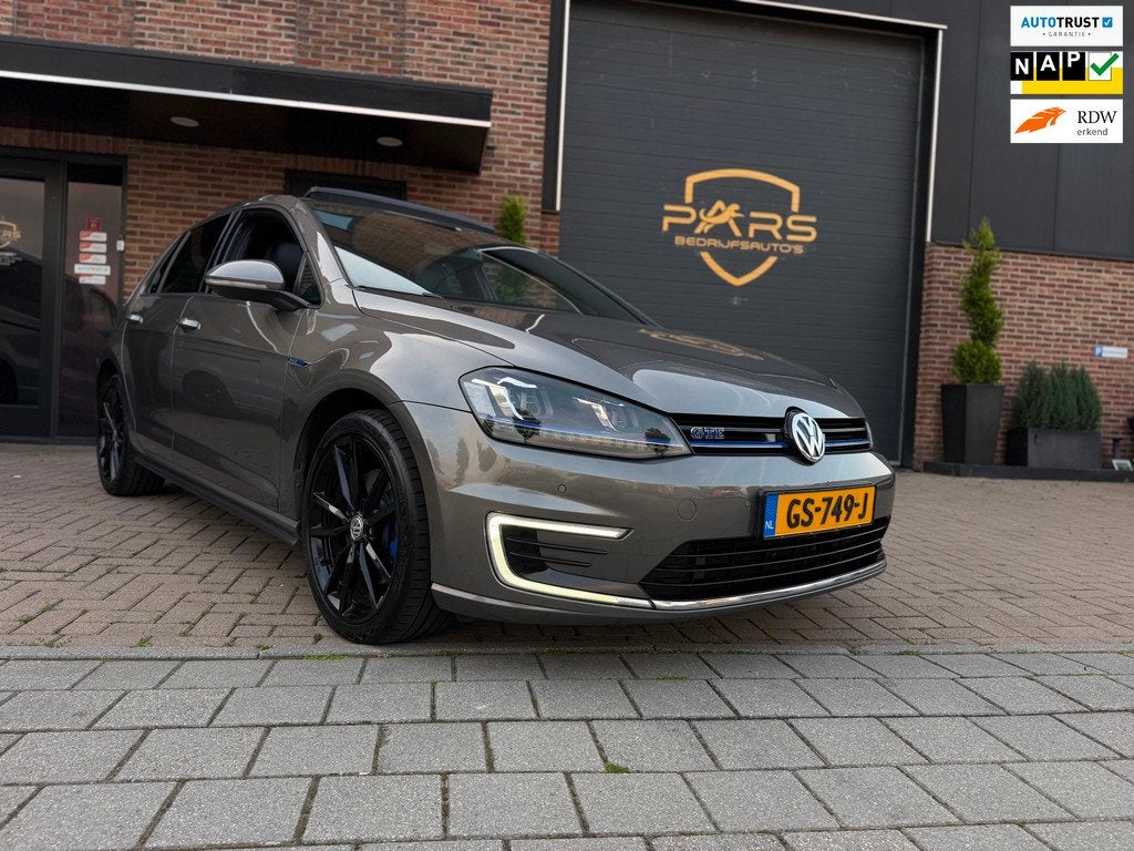 Volkswagen Golf 1.4 TSI GTE Panoroma Dak Automaat Cruise Nav, Auto's, 8 kWh, Gebruikt, 4 cilinders, 150 pk