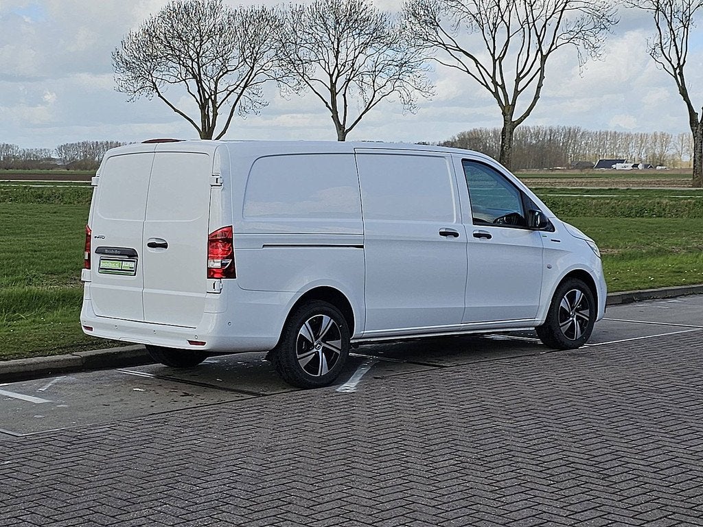 MERCEDES-BENZ EVITO 112 60kwh 261km wltp, Automaat, Gebruikt, Wit, Mercedes-Benz