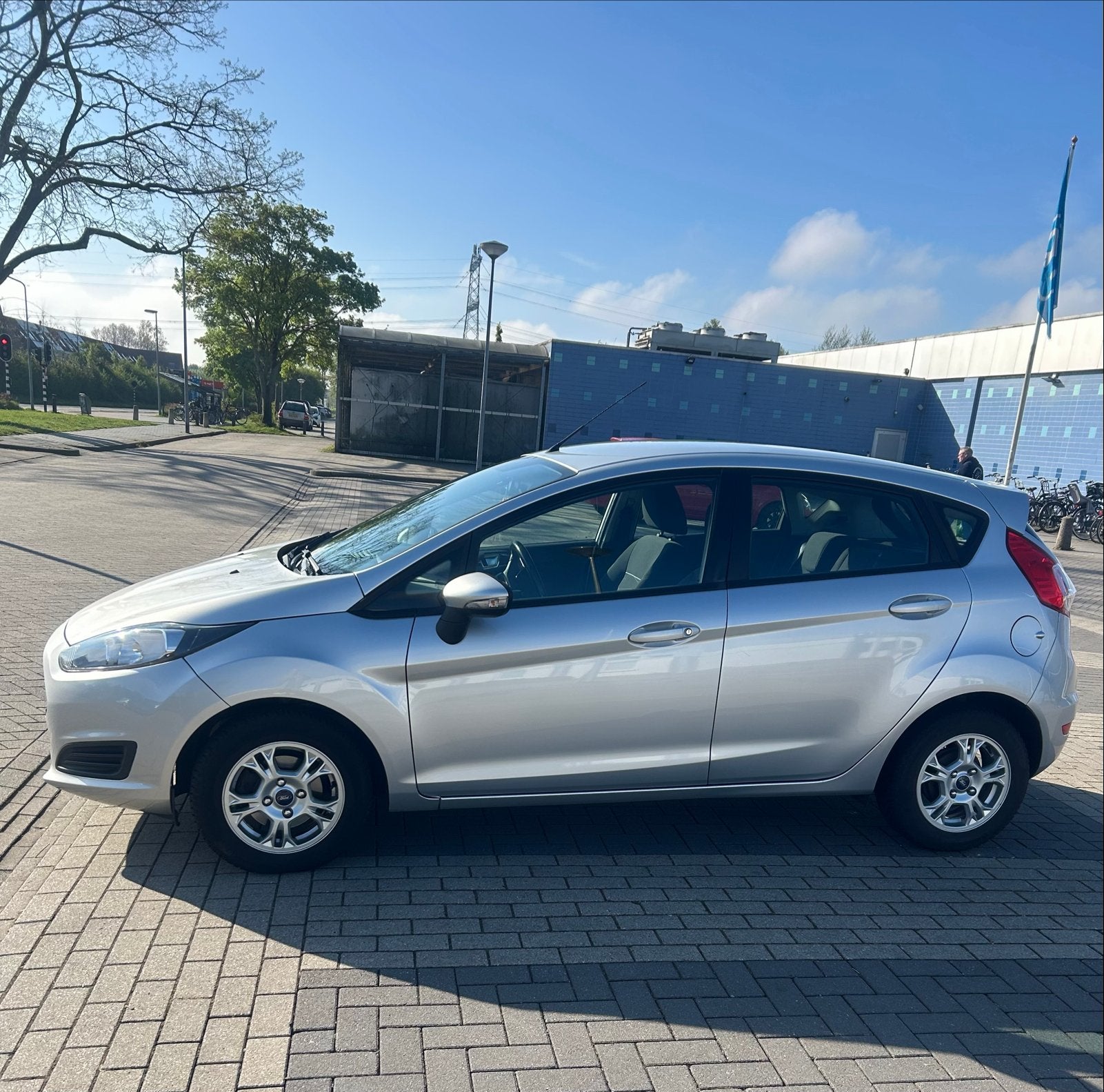 Ford Fiësta 1.25 60KW 5DR 2013 Grijs, Auto's, Ford, Voorwielaandrijving, 600 kg, 1242 cc, Handgeschakeld