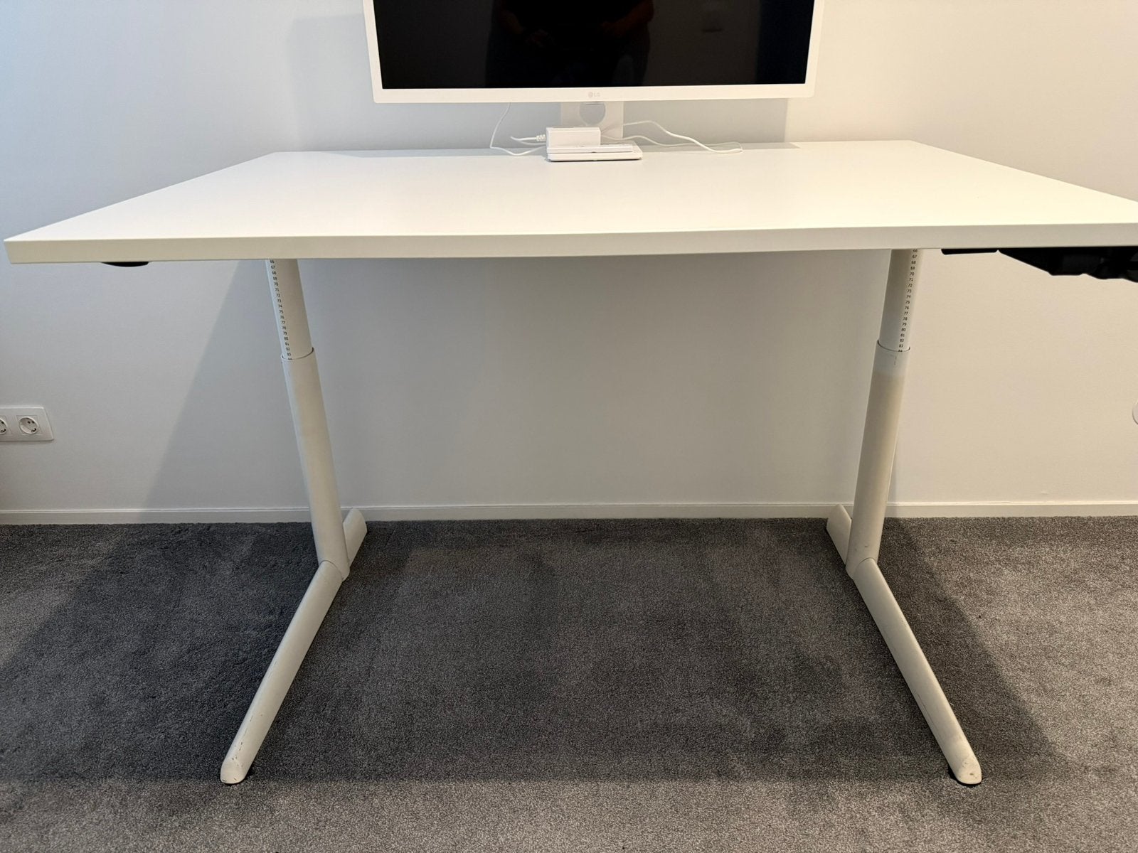 Ahrend 500 Zit/Sta Bureau - Handmatig - Wit, Zit-sta bureau, Ophalen of Verzenden, Zo goed als nieuw, In hoogte verstelbaar