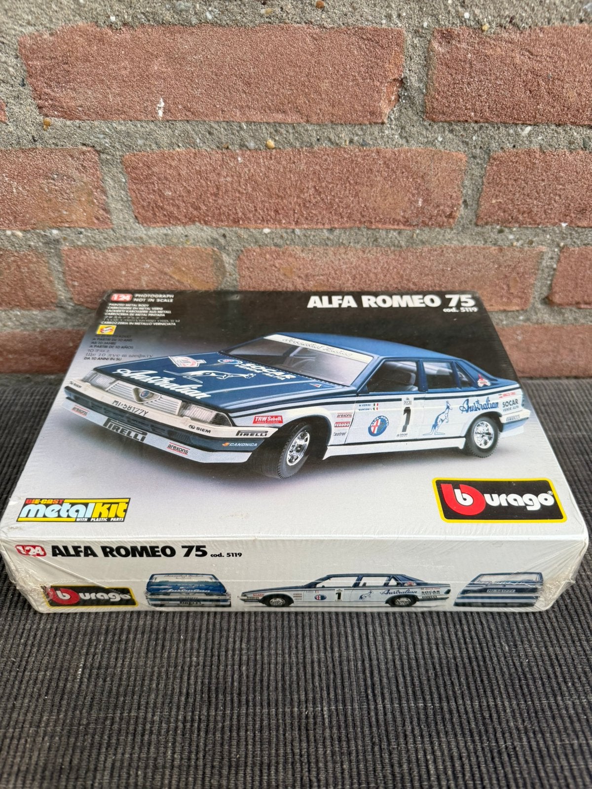 1:24 Bburago kit Alfa Romeo 75 **NIEUW**, Ophalen of Verzenden, Nieuw, Auto, Overige merken