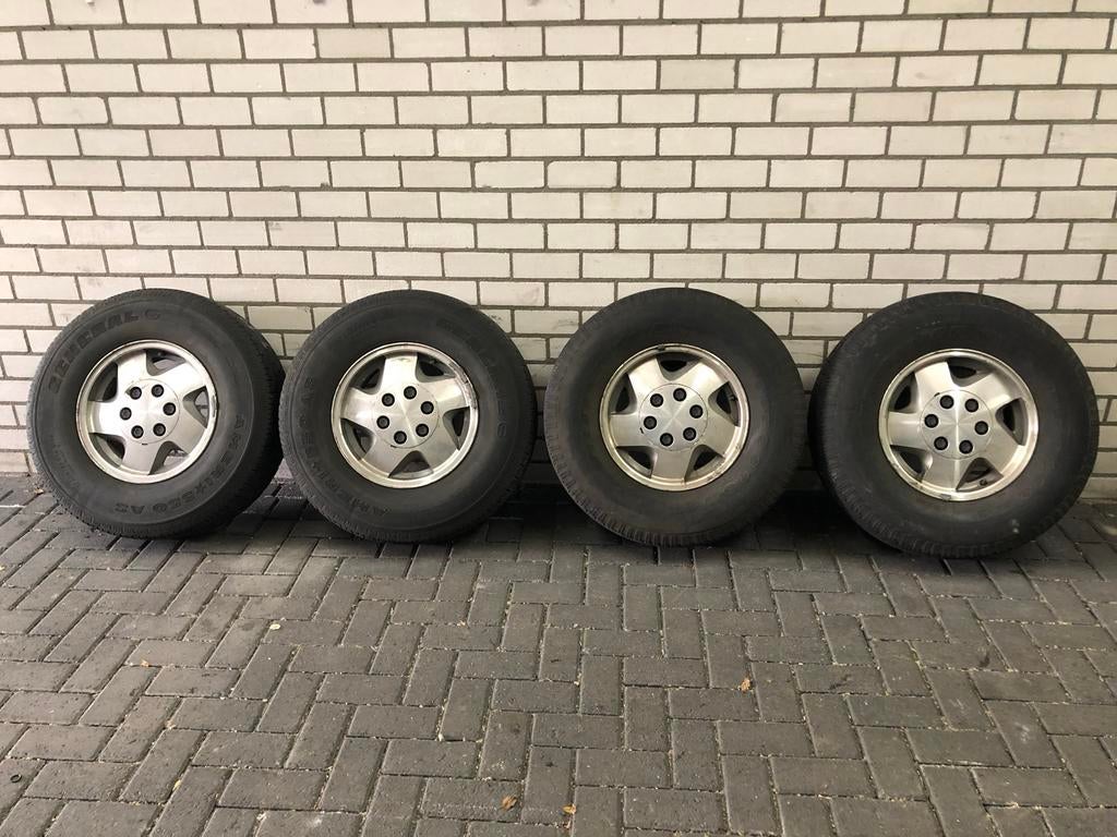 Lichtmetalen velgen met banden Chevrolet 6 gaats, Ophalen, Gebruikt, 16 inch, 265 mm