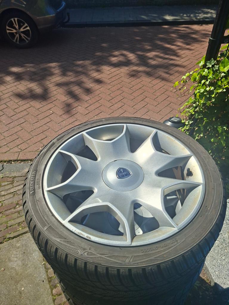 Originele Lancia Delta 18 inch velgen met winterbanden, Auto-onderdelen, Banden en Velgen, 18 inch, Gebruikt, Banden en Velgen