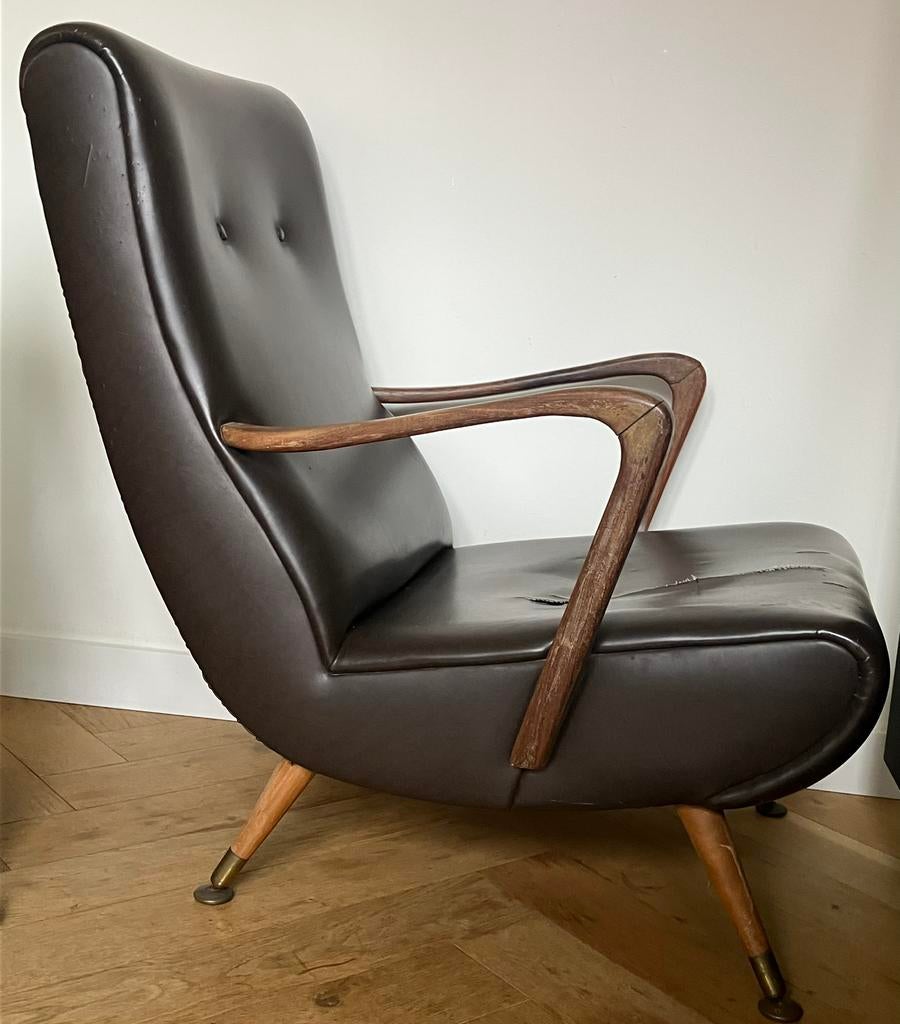 Vitage midcentury fauteuil met teak armleuningen + skai leer, Gebruikt, Minder dan 75 cm, Ophalen of Verzenden, Mid century midcentury mid-century jaren 50 jaren 60