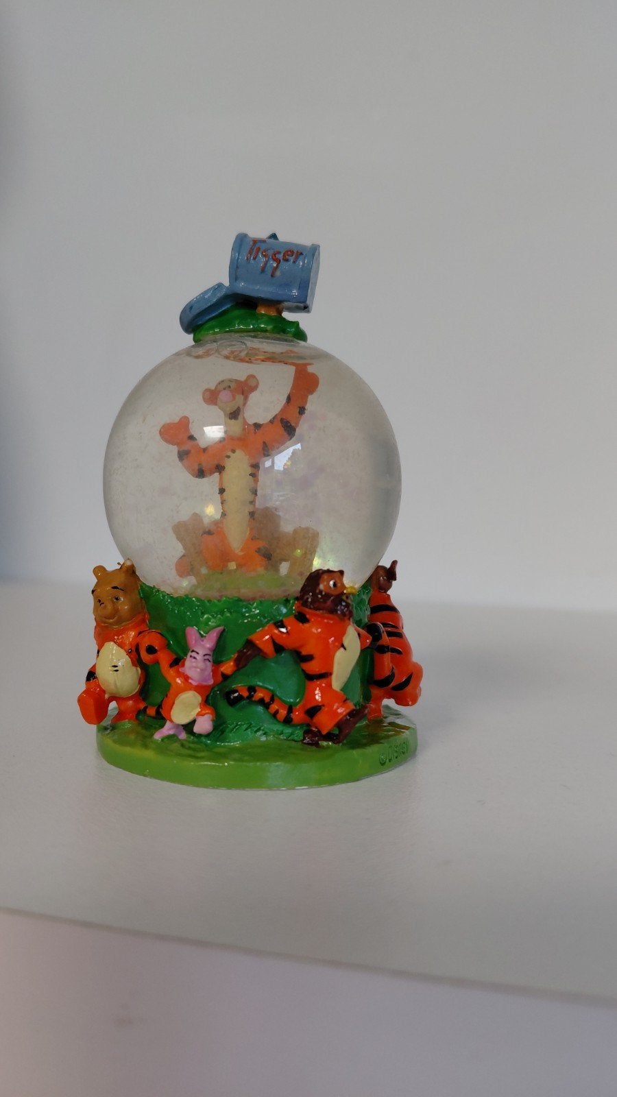 Disney Snowglobe Tijgertje, Verzamelen, Ophalen of Verzenden, Zo goed als nieuw, Beeldje of Figuurtje