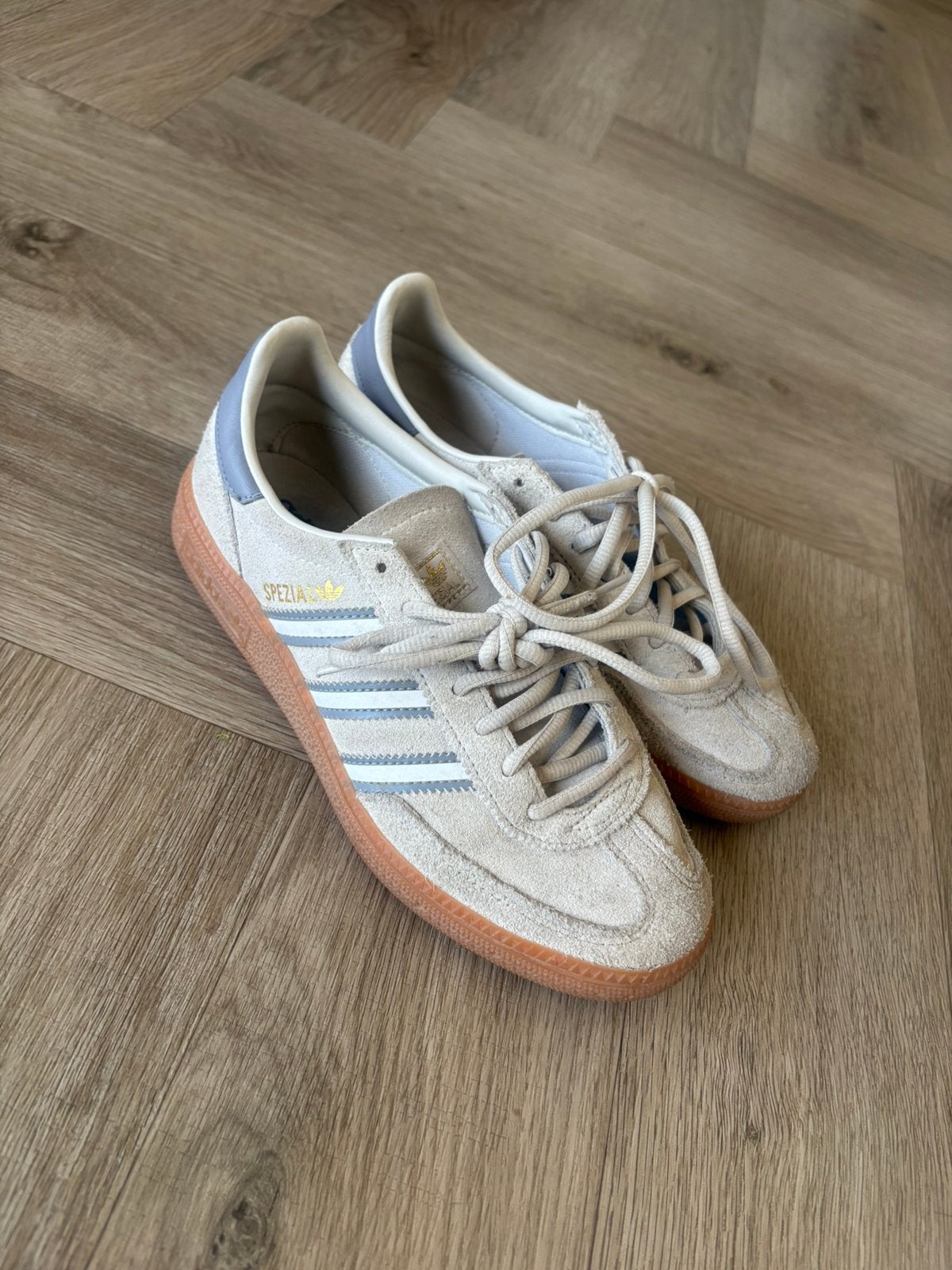 Adidas Spezial maat 36 2/3, Beige, Ophalen of Verzenden, Sneakers of Gympen, Gedragen