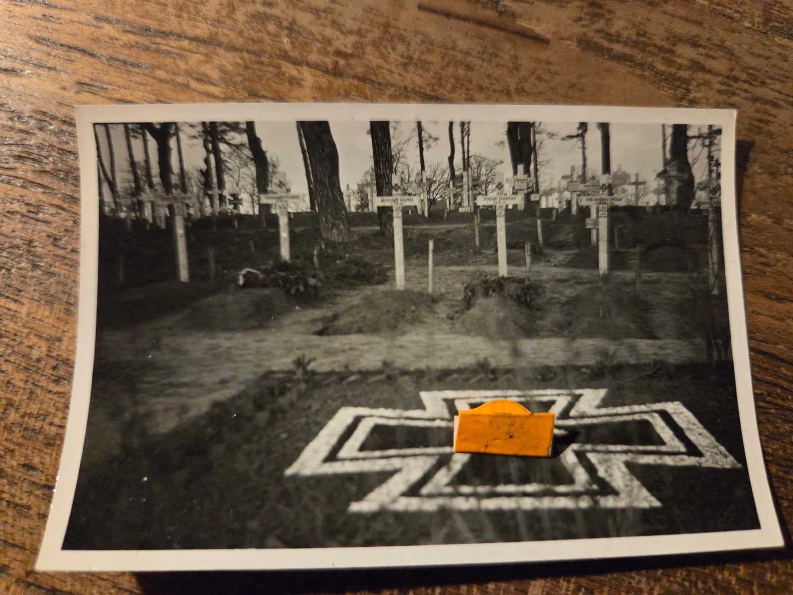 Zeldzame WOII foto: Soldatenkerkhof met IJzeren Kruis 1942, Verzamelen, Militaria | Tweede Wereldoorlog, Ophalen of Verzenden