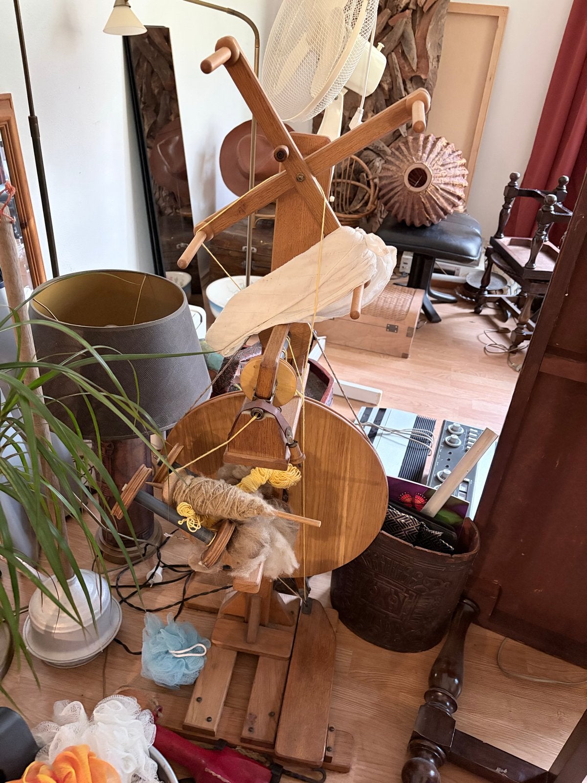 Antiek houten spinnewiel - Decoratief en functioneel, Ophalen, Gebruikt, Spinnewiel