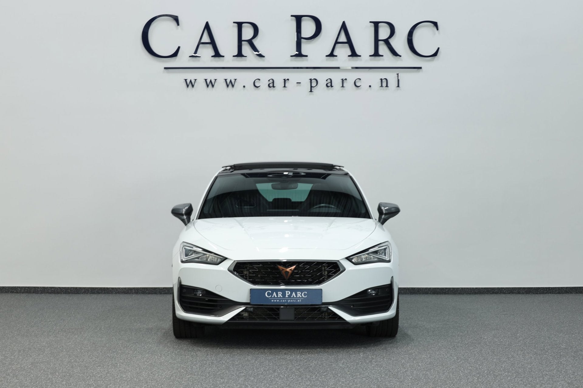 CUPRA Leon 2.0 TSI VZ 300+PK LED/VIRTUAL/SFEER/PANO/HALF LEE, Auto's, Cupra, Dealer onderhouden, 77 km/l, Gebruikt, 4 cilinders