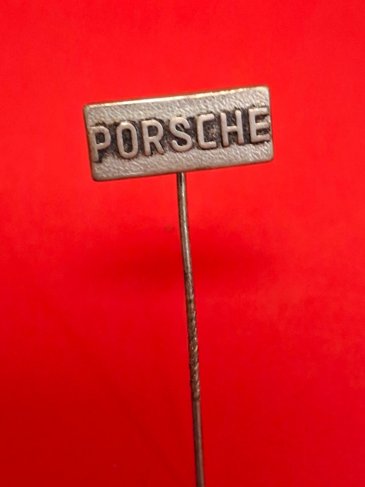 Oud speldje PORSCHE Diesel Tractoren, Verzamelen, Speldjes, Pins en Buttons, Ophalen of Verzenden, Transport