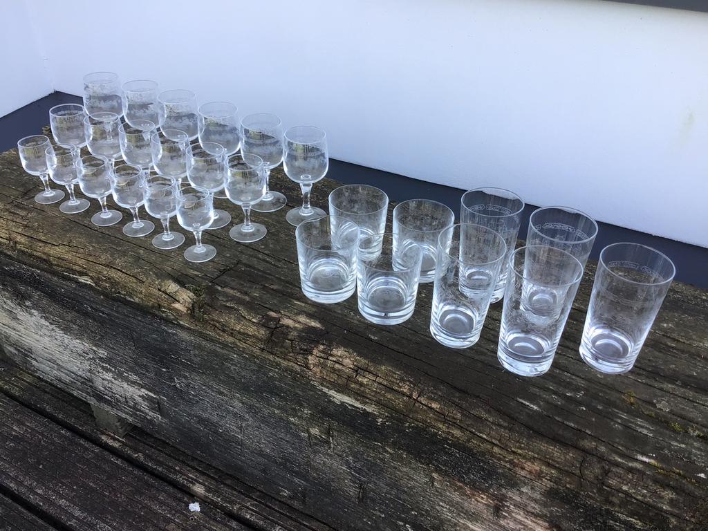 Oud glasservies met bloemranden, Ophalen of Verzenden
