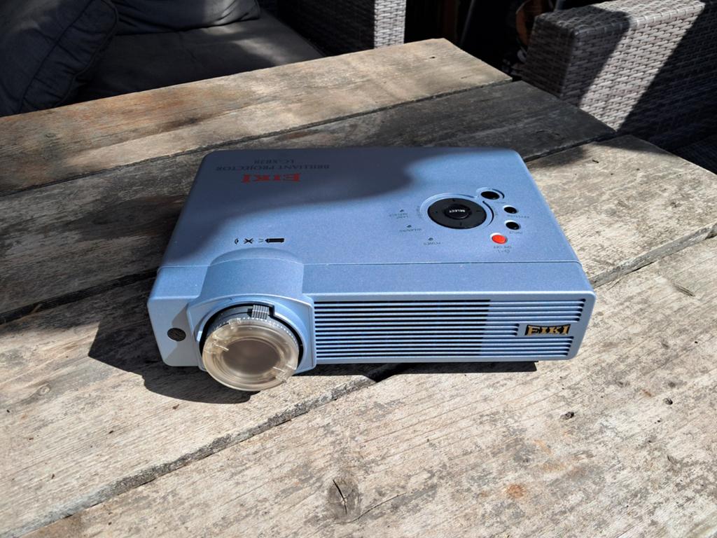 Eiki LC-XB28 Beamer Projector - Goede Staat, Gebruikt, Ophalen of Verzenden, Eiki, LCD