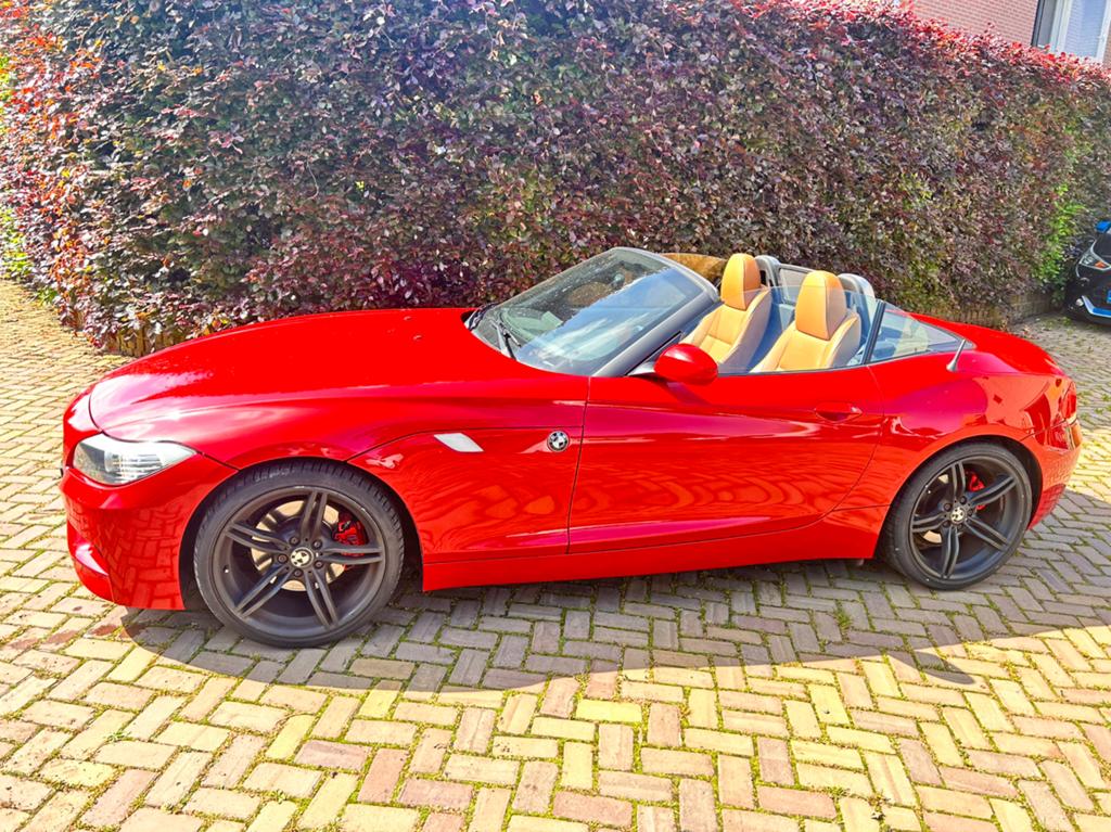 BMW Z4 Sdrive 30i 258 pk Aut. 2010 Rood, Auto's, BMW, Automaat, Achterwielaandrijving, Beige, 2996 cc