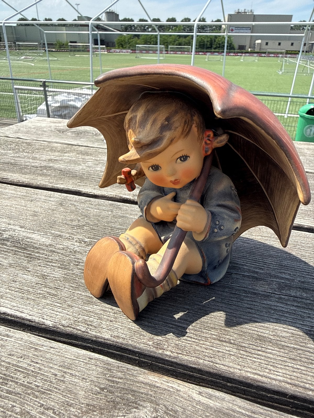 Vintage Hummel beeldje 'Little Umbrella girl, Goebel, Verzamelen, Ophalen of Verzenden, Zo goed als nieuw, Hummel