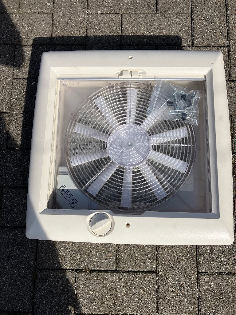 Turbo vent dakluik met ventilator 40 x 40, Ophalen, Zo goed als nieuw