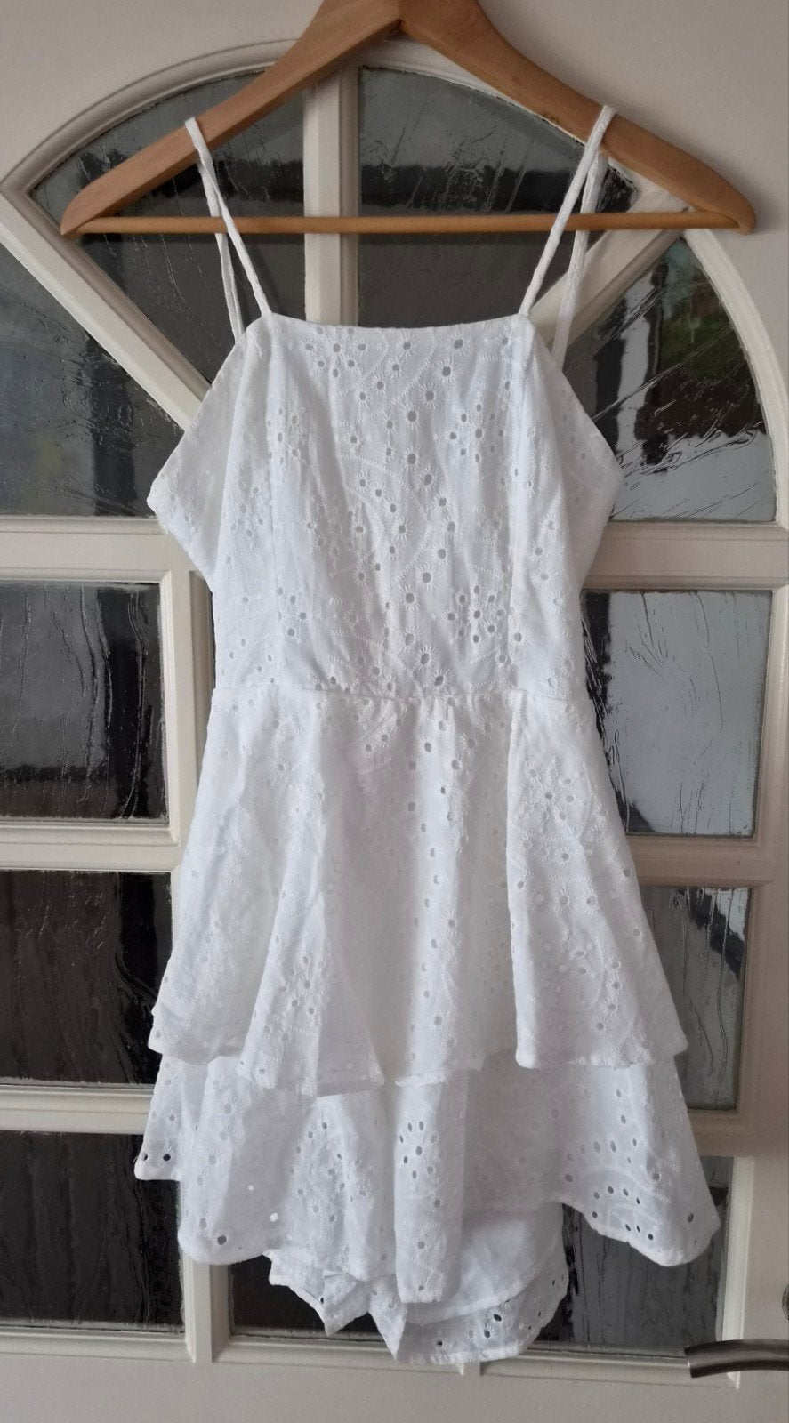 Witte kanten playsuit met open rug - S, Kleding | Dames, Jurken, Wit, Nieuw, Ophalen of Verzenden, Maat 36 (S)