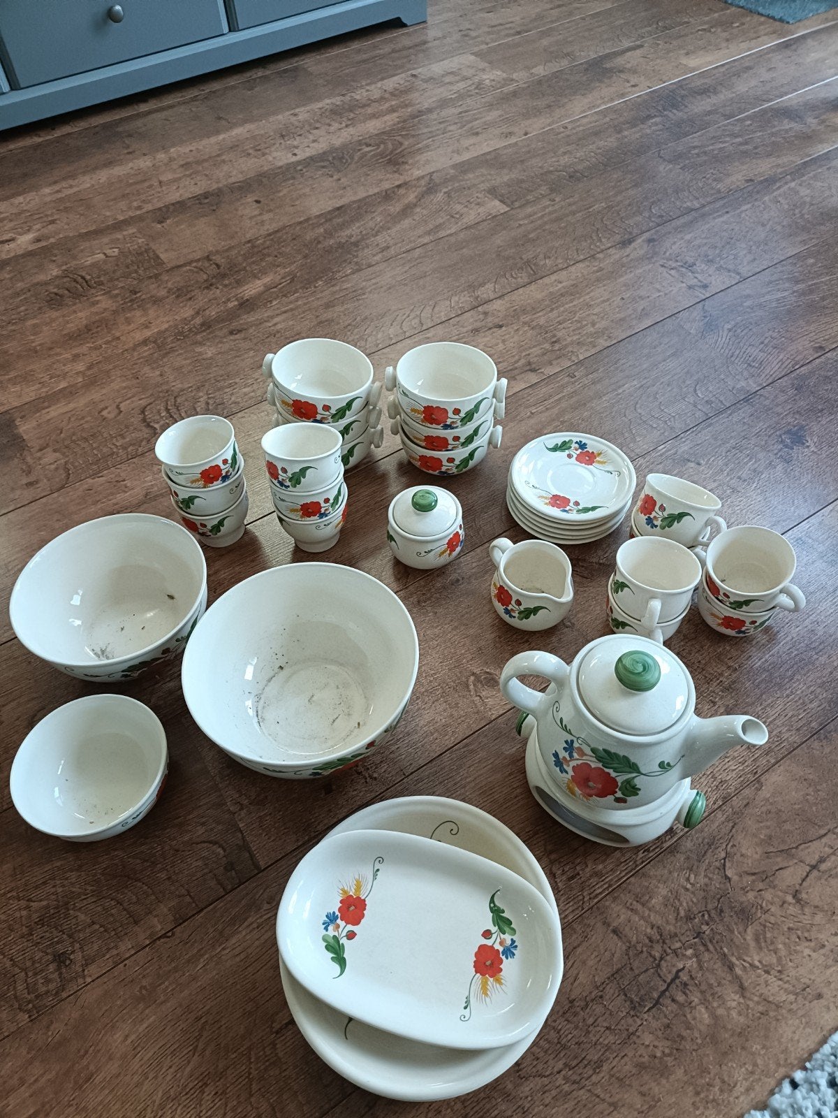 Vintage Serviesgoed met Bloemmotief - Complete Set, Antiek en Kunst, Ophalen of Verzenden