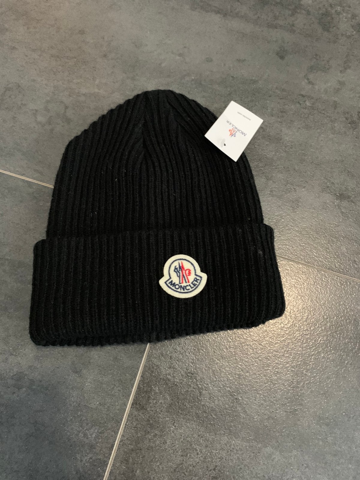 Moncler muts, Ophalen of Verzenden, Zo goed als nieuw, Overige maten, Muts