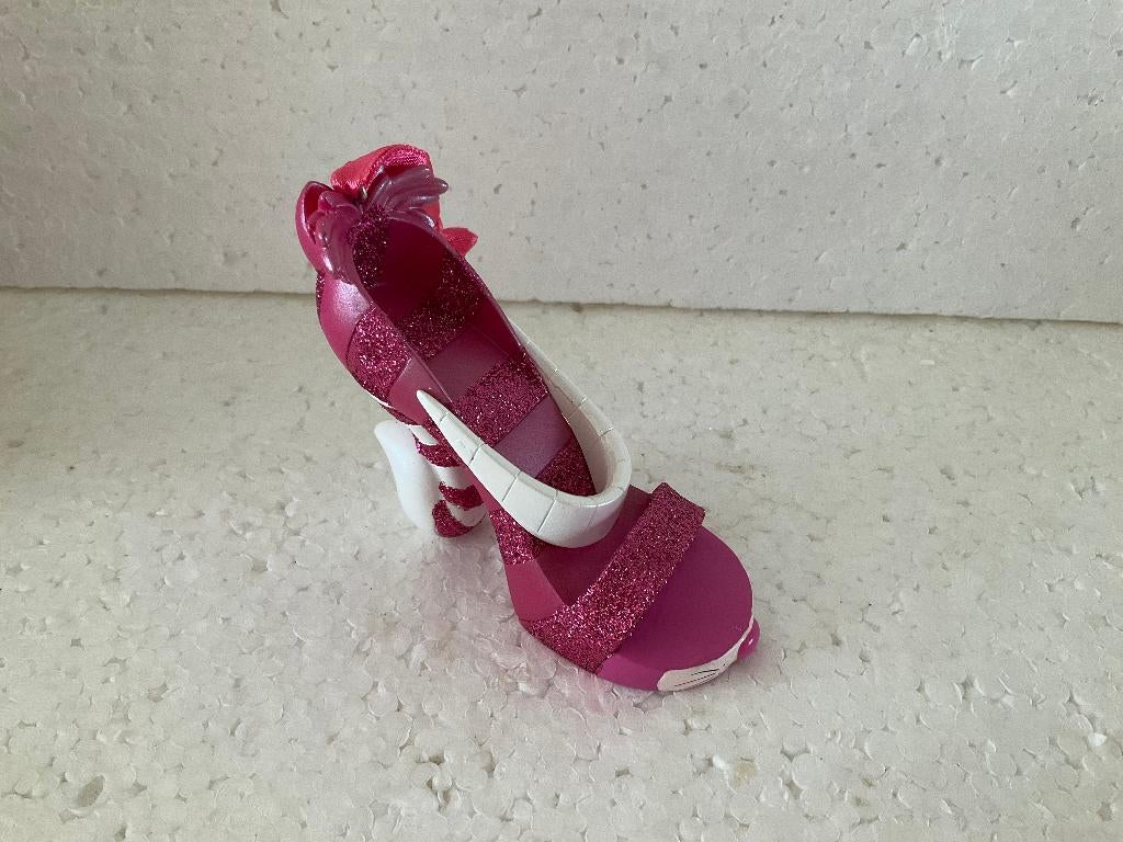 Disney ornament - schoentje van cheshire (alice  wonderland), Verzamelen, Disney, Ophalen of Verzenden, Overige figuren, Zo goed als nieuw