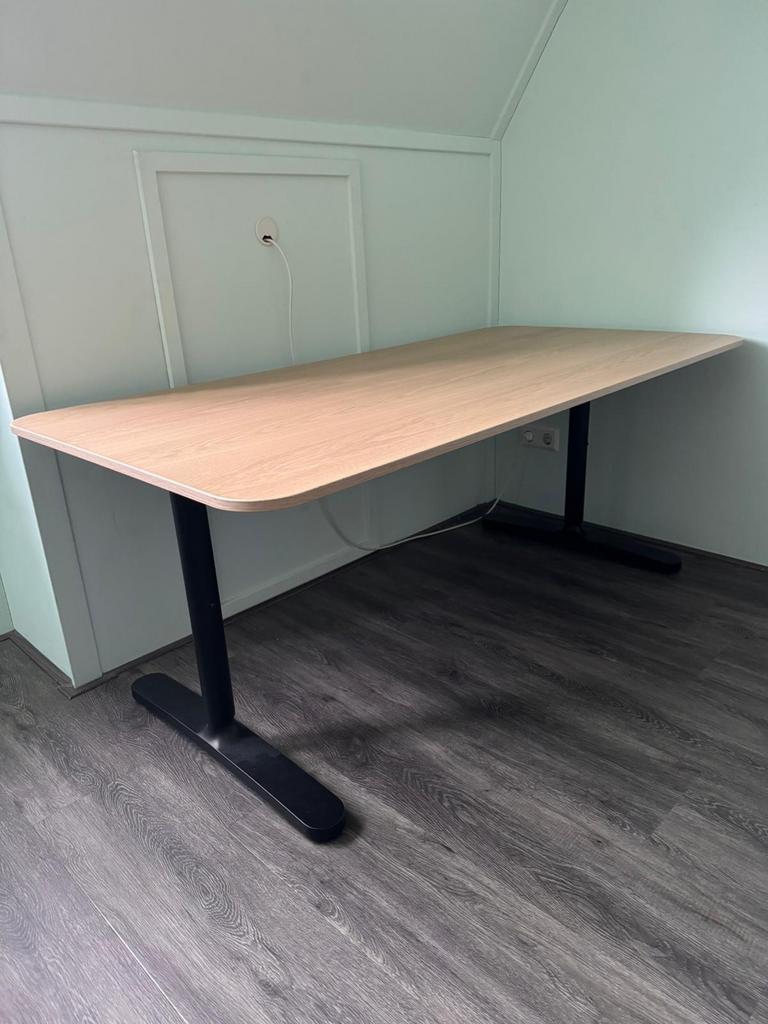 Ikea Bekant Bureau (eiken) met lichte beschadiging, Ophalen, Overige typen, 160 cm, Gebruikt