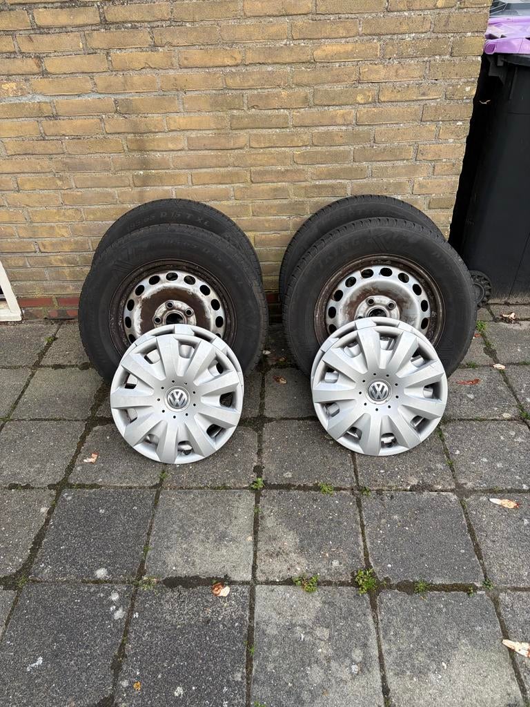 VW 5x112 6J ET47 met NewGen zomerbanden 5mm met VW doppen, Ophalen, Gebruikt, 15 inch, Viking