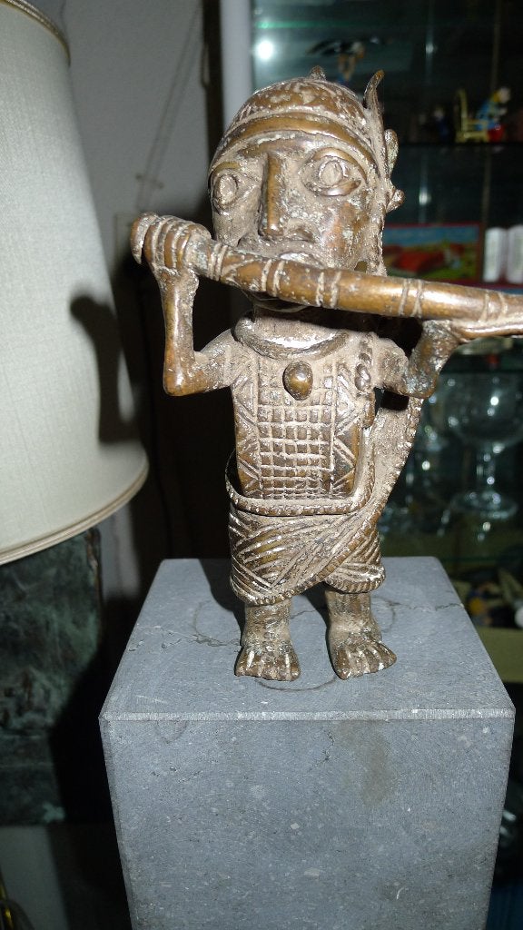 Afrikaans bronzen beeldje uit nalatenschap, 19 cm, Afrika, Ophalen of Verzenden, Brons