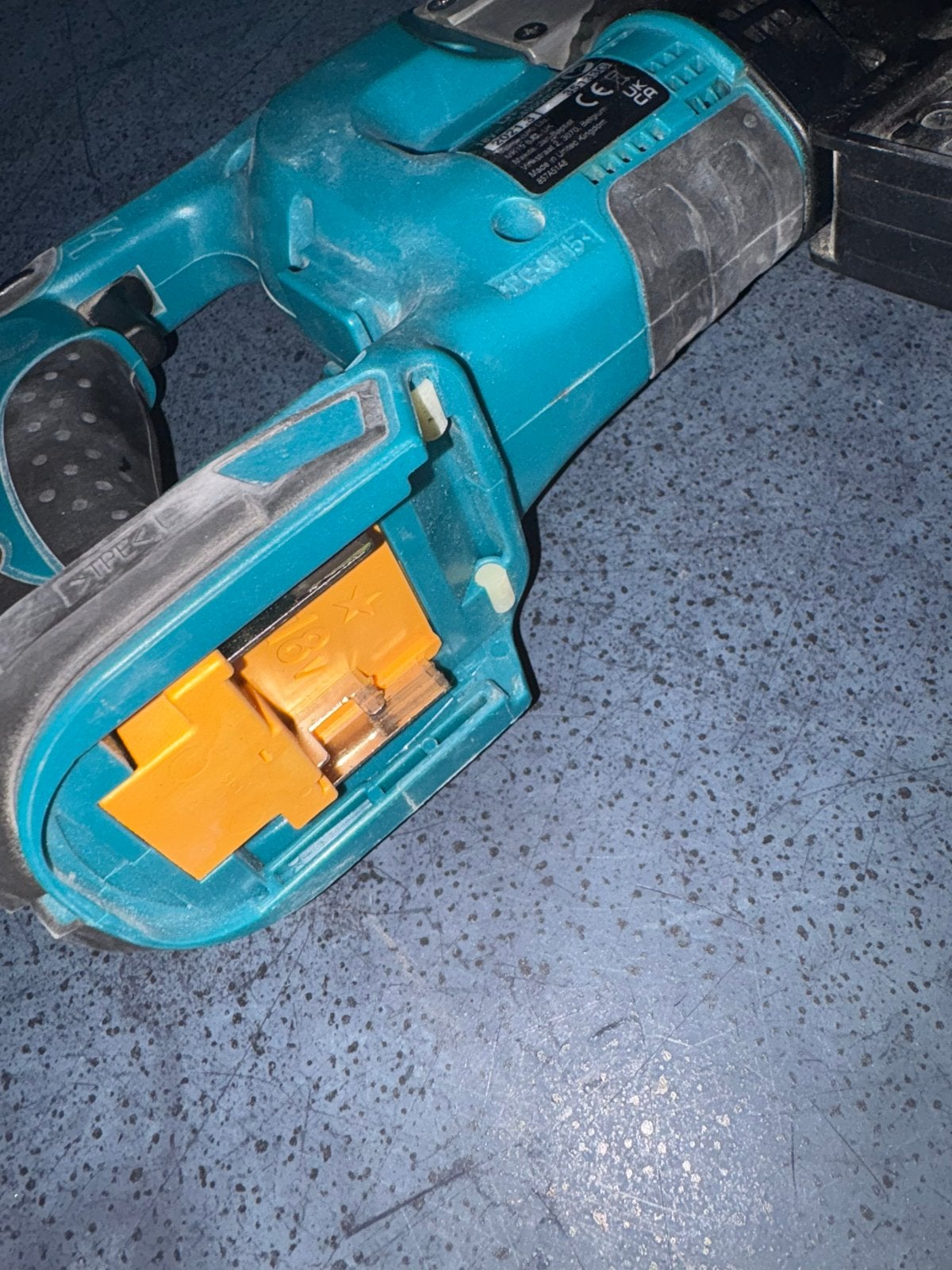 Makita DFR550 18V Schroefmachine met magazijn, Gebruikt, Variabele snelheid, Ophalen of Verzenden, Boor- en Schroefmachine